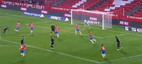 完成英格兰成年代表队首秀，夸安萨获赠纪念帽