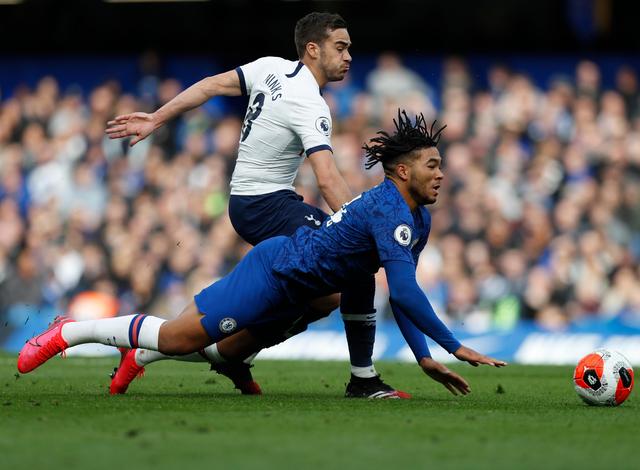 官方：切尔西与18岁后卫苏布洛耶续约至2030年
