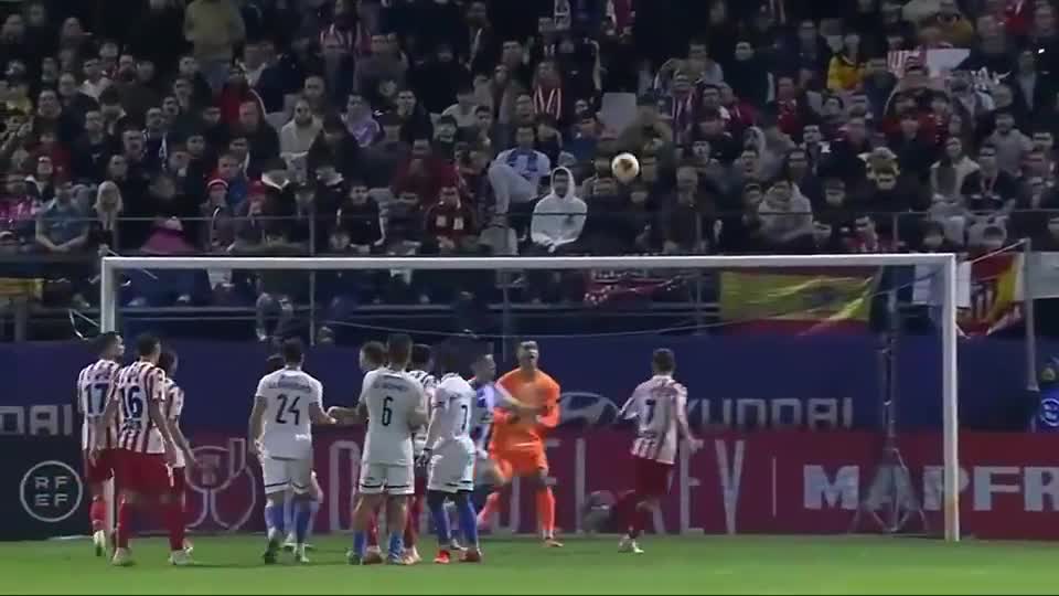 190km发球时速+肩伤隐患！郑钦文退赛是怕输？休养后能更强吗？