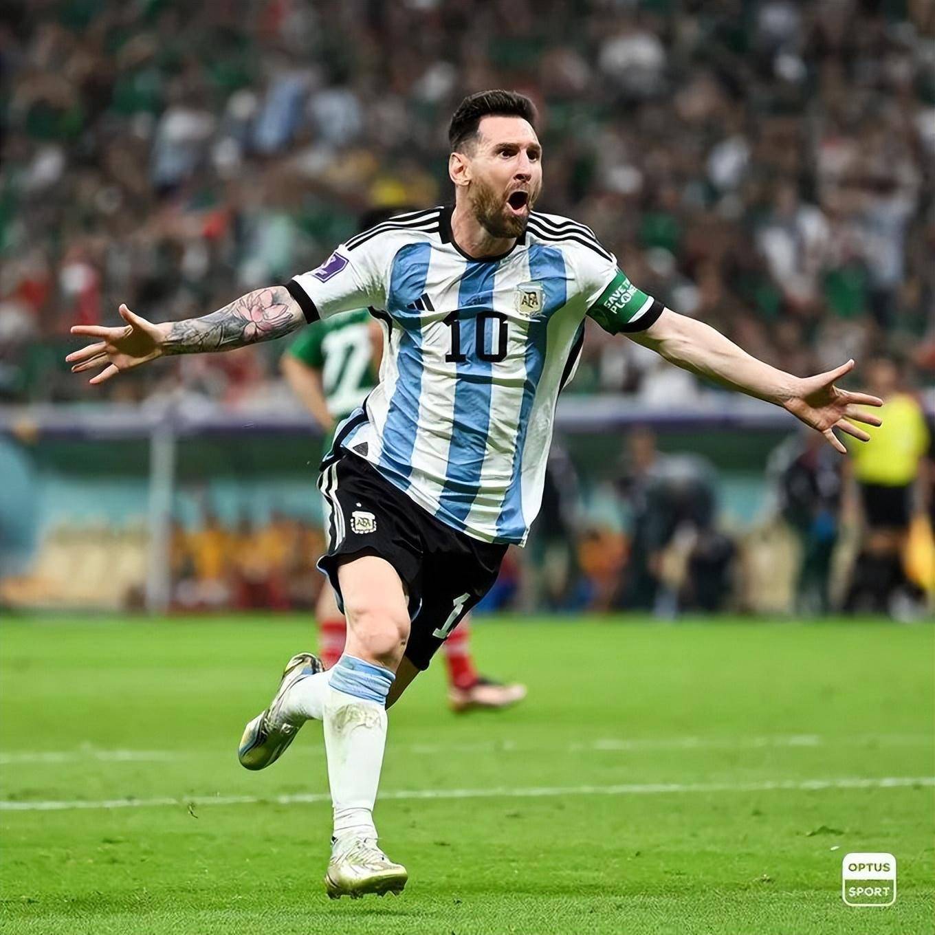 官方：赵博和王国明共同当选中超9／10月最佳守门员