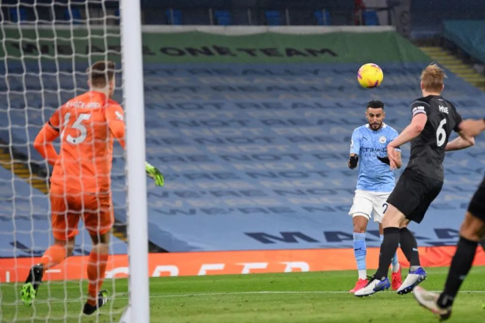 翻修球场，“连滚带爬”为的是“从从容容”