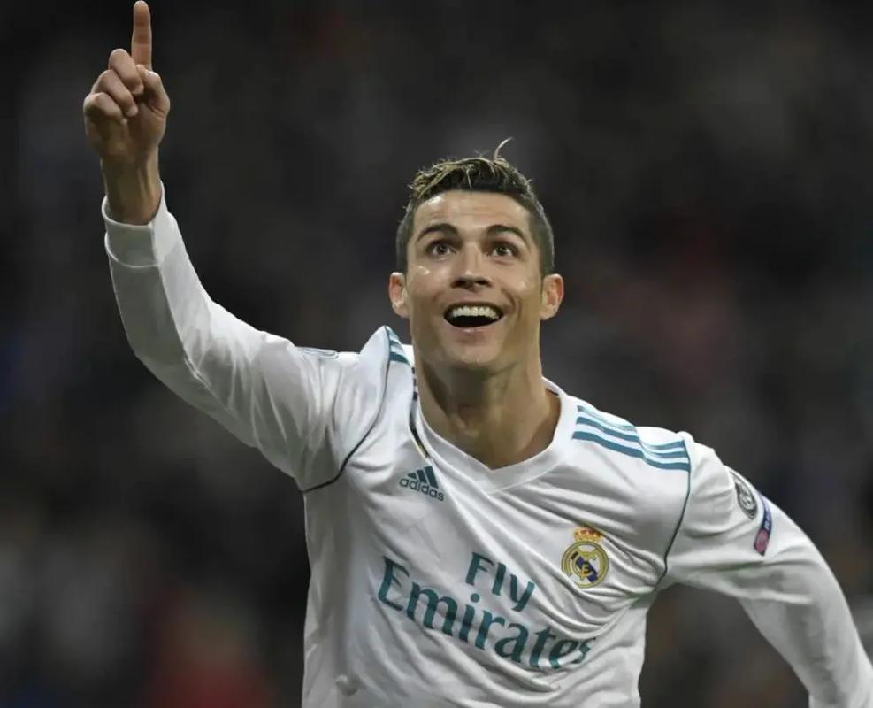 被罚下2人后输球！皇马电视台愤怒：内格雷拉制造的裁判