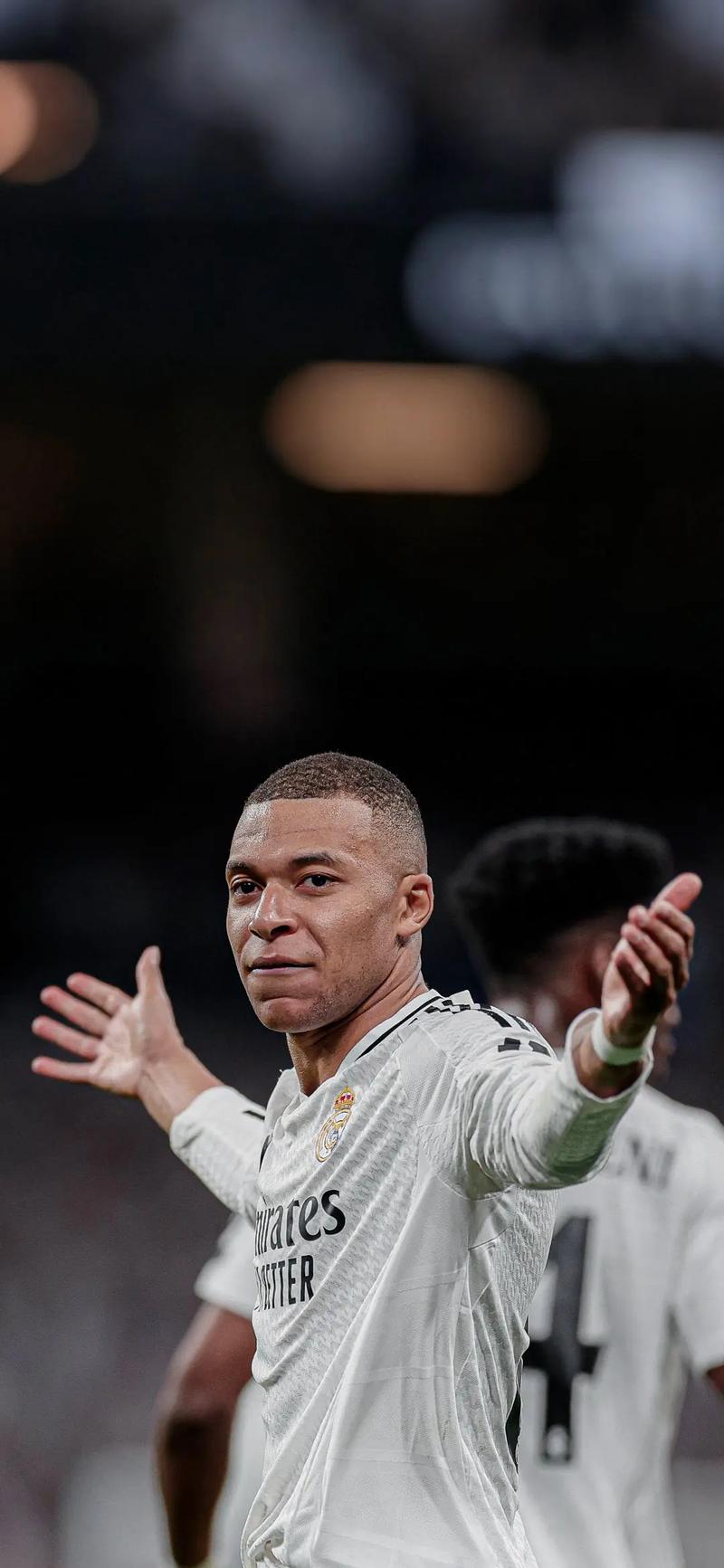 卡利亚里主帅：我在球员时代盯防过C罗，那真是令人激动